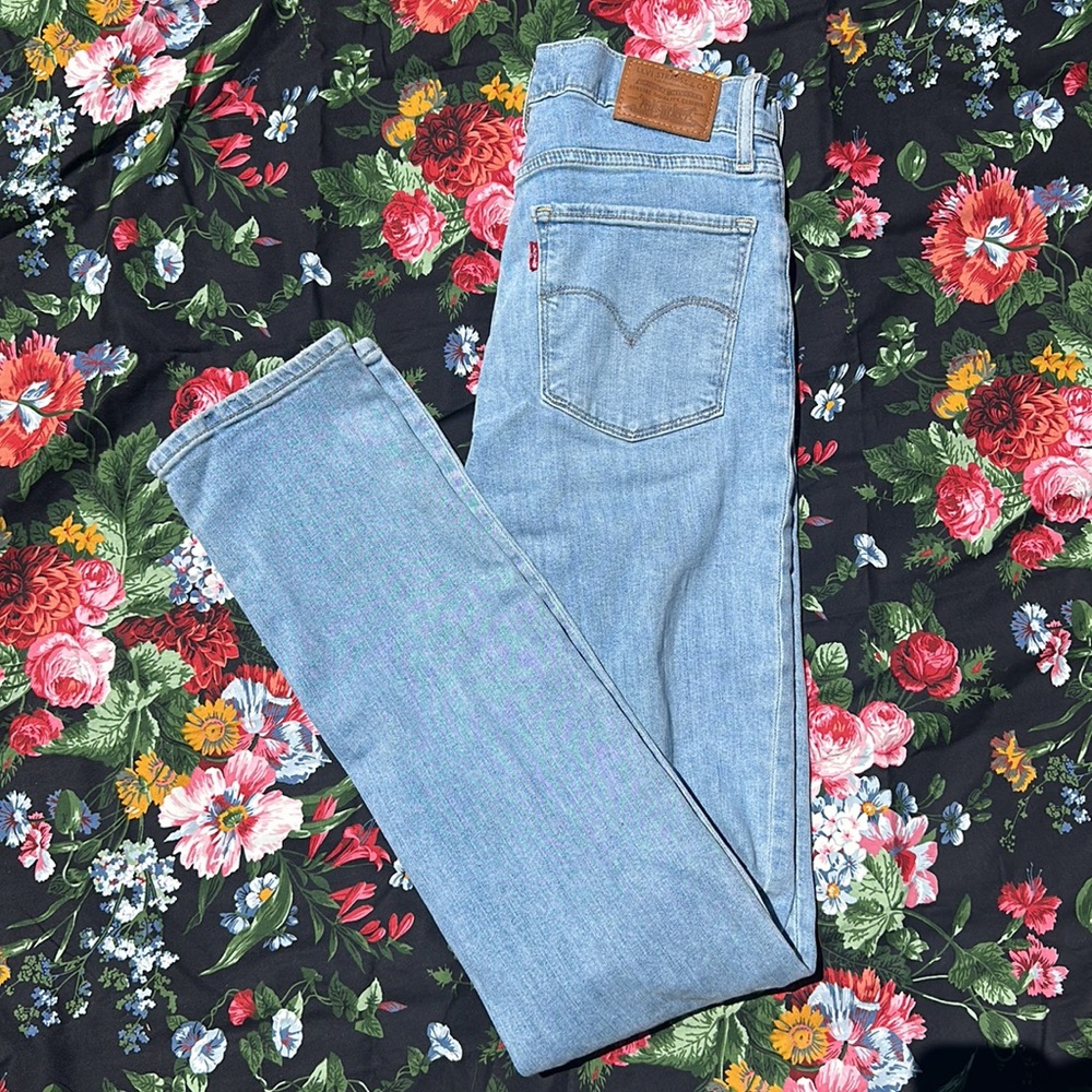 Levi’s Premium Italian Denim 724 high rise straight distress jean light blue 26